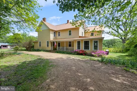352 Ferry Landing Rd, Oak Grove, VA 22443