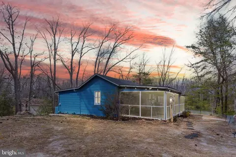 6193 Zacata Rd, Montross, VA 22520
