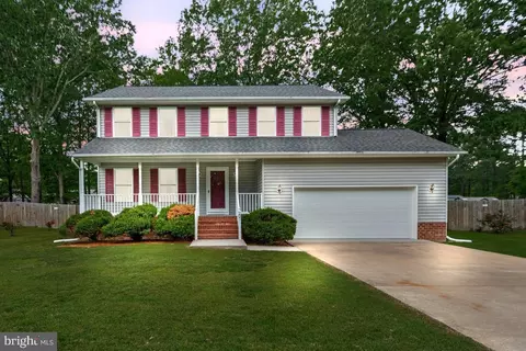 207 Meadow Ave, Colonial Beach, VA 22443