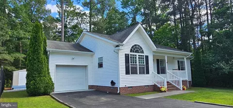 344 9th St, Colonial Beach, VA 22443