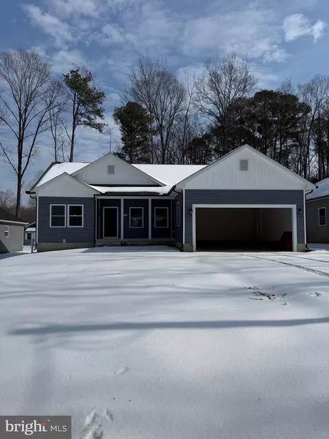 204 Woodmount Dr, Colonial Beach, VA 22443