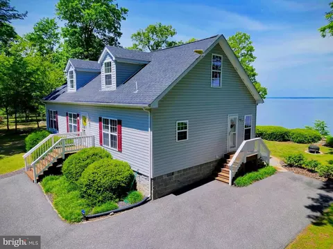 151 Bald Eagle Dr, Montross, VA 22520