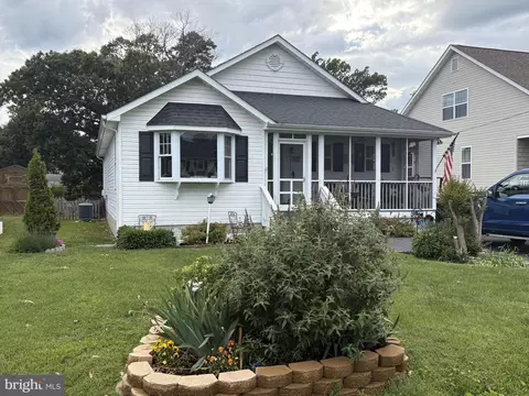 527 Monroe Bay Ave, Colonial Beach, VA 22443