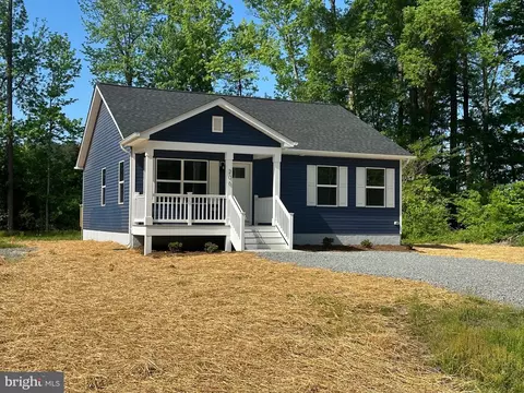 980 Lakeview Dr, Colonial Beach, VA 22443