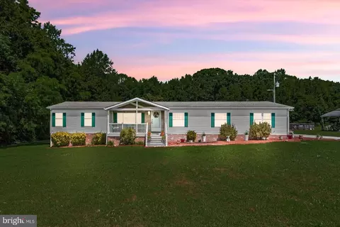 5547 Nomini Hall Rd, Hague, VA 22469