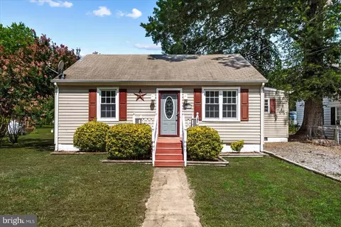 203 Locust Ave, Colonial Beach, VA 22443
