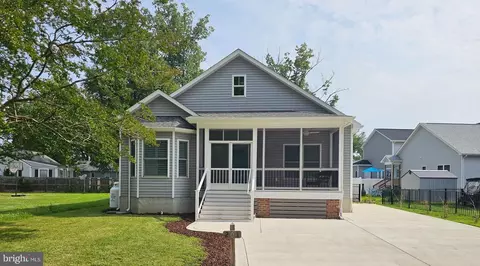 201 Lawrence Ln, Colonial Beach, VA 22443