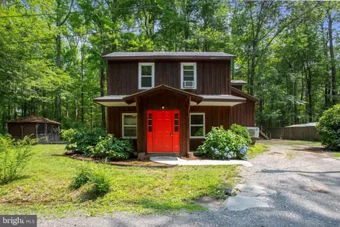 63 Pioneer Trl, Hague, VA 22469