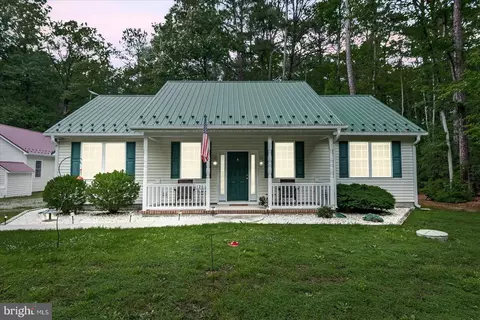 126 Pioneer Trl, Hague, VA 22469