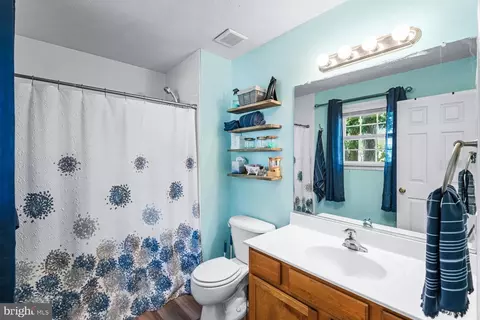 Bath - 301 3rd St, Colonial Beach, VA 22443 photo 1 of 2
