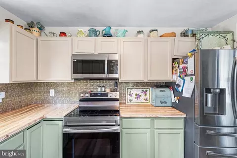 Kitchen - 301 3rd St, Colonial Beach, VA 22443 photo 2 of 4