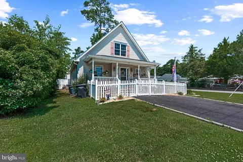 Exterior - 301 3rd St, Colonial Beach, VA 22443 photo 5 of 9