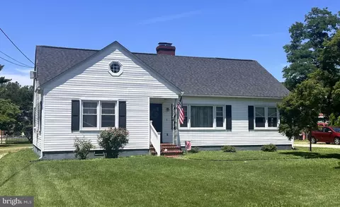 76 Glenn St, Montross, VA 22520
