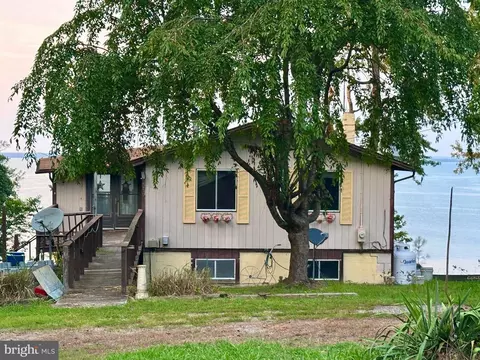 2299 N Independence Dr, Montross, VA 22520
