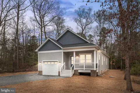 312 9th St, Colonial Beach, VA 22443