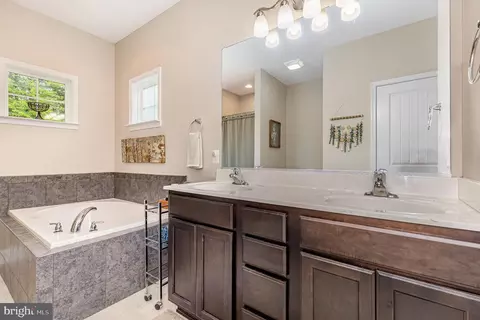Entry Way - 237 Nicholson Dr, Colonial Beach, VA 22443 photo 4 of 5