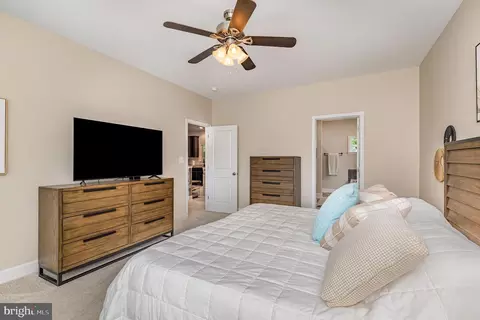 Bedroom - 237 Nicholson Dr, Colonial Beach, VA 22443 photo 2 of 4