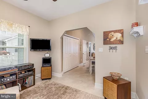 Entry Way - 237 Nicholson Dr, Colonial Beach, VA 22443 photo 3 of 5