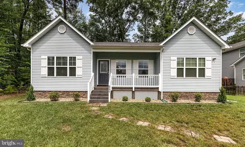 Exterior - 237 Nicholson Dr, Colonial Beach, VA 22443 photo 5 of 7