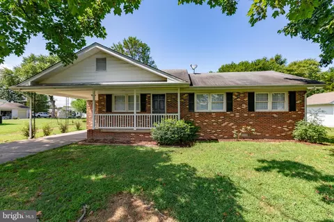 333 Santa Maria Ave, Colonial Beach, VA 22443