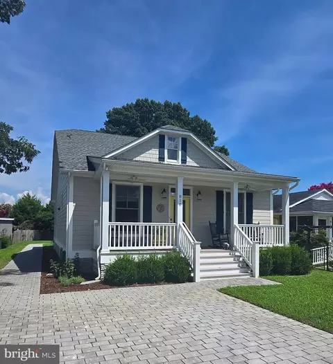 810 Lossing Ave, Colonial Beach, VA 22443