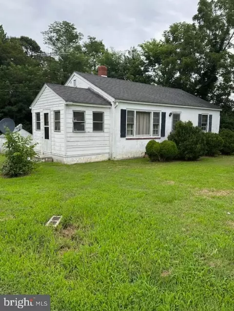 4856 Coles Point Rd, Hague, VA 22469