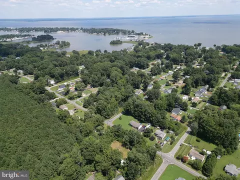 141 Wakefield Dr, Colonial Beach, VA 22443
