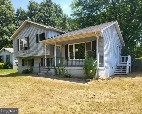 240 Cedar Ave, Colonial Beach, VA 22443