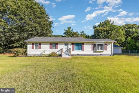 221 Clearview Dr, Colonial Beach, VA 22443