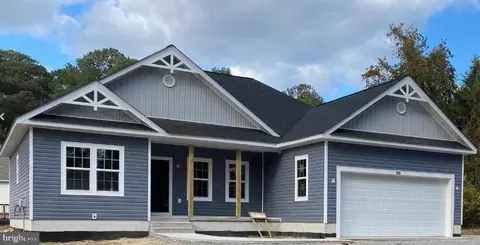 145 Azure Dr, Colonial Beach, VA 22443