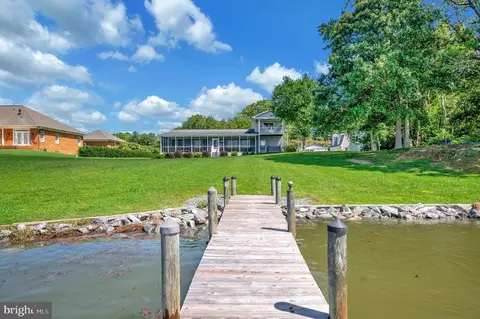 467 Grandview Lndg, Hague, VA 22469