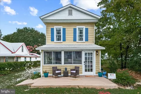 209 Hawthorne St, Colonial Beach, VA 22443