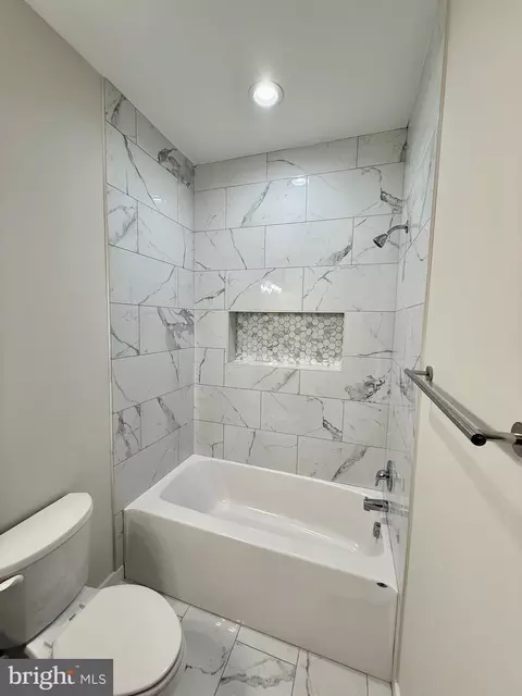 Bath - 77 Forest Grv, Colonial Beach, VA 22443 photo 6 of 7