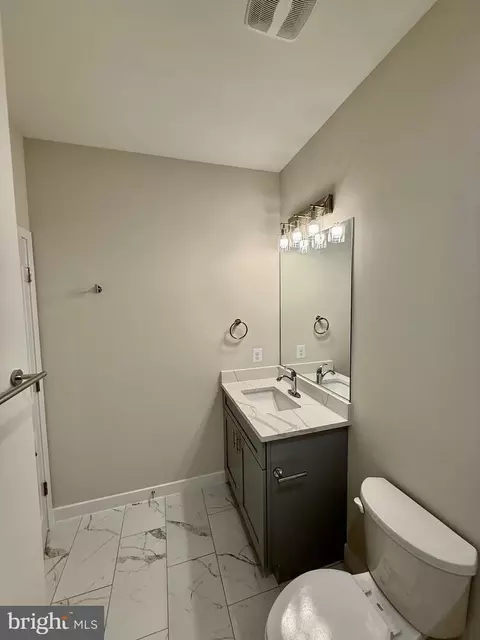 Bath - 77 Forest Grv, Colonial Beach, VA 22443 photo 5 of 7