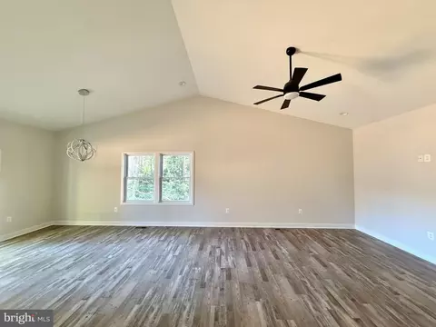 Living - 77 Forest Grv, Colonial Beach, VA 22443 photo 1 of 6