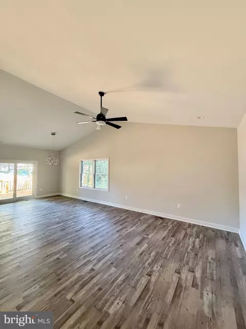 Living - 77 Forest Grv, Colonial Beach, VA 22443 photo 6 of 6