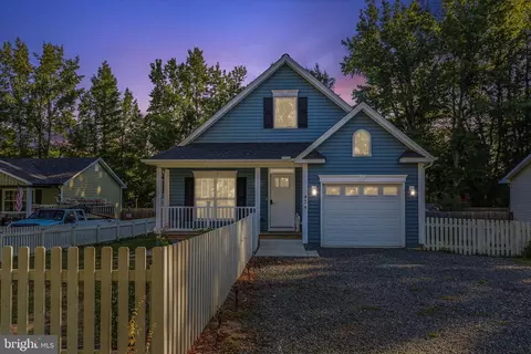 424 Lakeview Dr, Colonial Beach, VA 22443