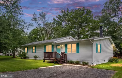 161 8th St, Colonial Beach, VA 22443