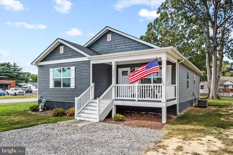 121 1st St, Colonial Beach, VA 22443