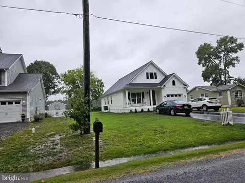 484 Latane Dr, Colonial Beach, VA 22443