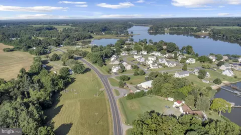 15 Shellfield Ln, Colonial Beach, VA 22443 photo 2