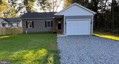 784 Lakeview Dr, Colonial Beach, VA 22443