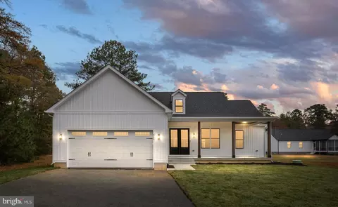 564 Currioman Dr, Montross, VA 22520