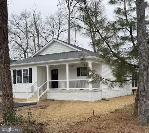 141 9th St, Colonial Beach, VA 22443