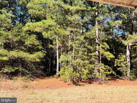 121 N Glebe Rd, Montross, VA 22520