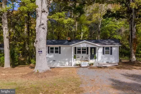 201 Grainery Rd, Montross, VA 22520