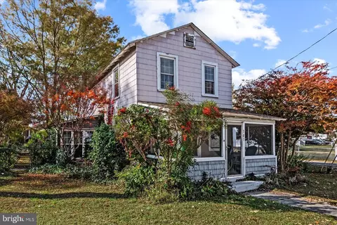 301 Bancroft Ave, Colonial Beach, VA 22443