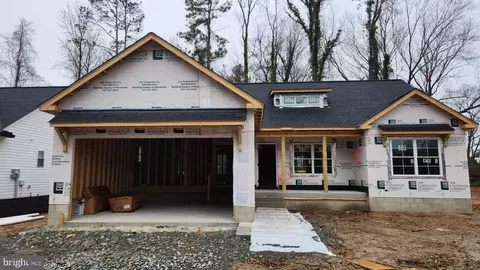 633 Shorewood Dr, Colonial Beach, VA 22443