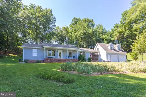 45 Club Ct, Montross, VA 22520