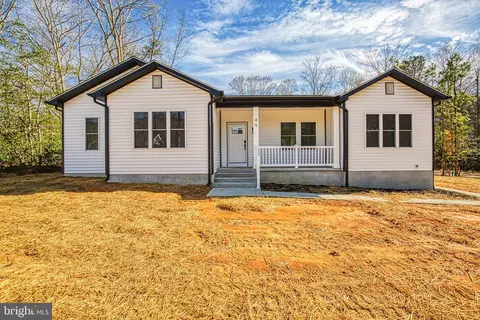 49 Poplar Ln, Colonial Beach, VA 22443